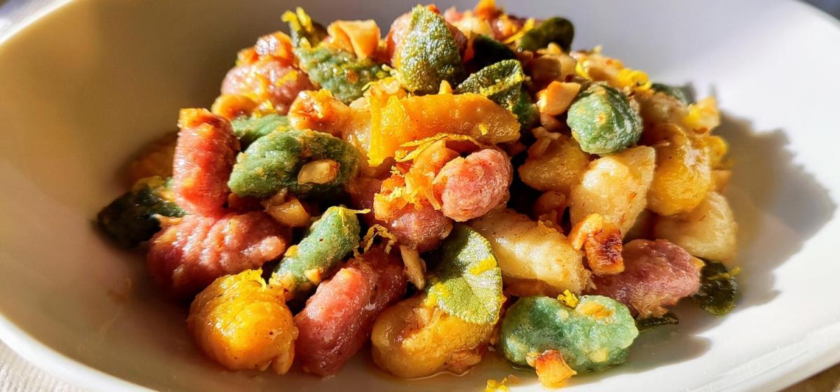 Gnocchetti colorati di semola al burro e salvia