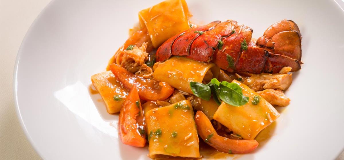 Paccheri all'astice e pomodorini