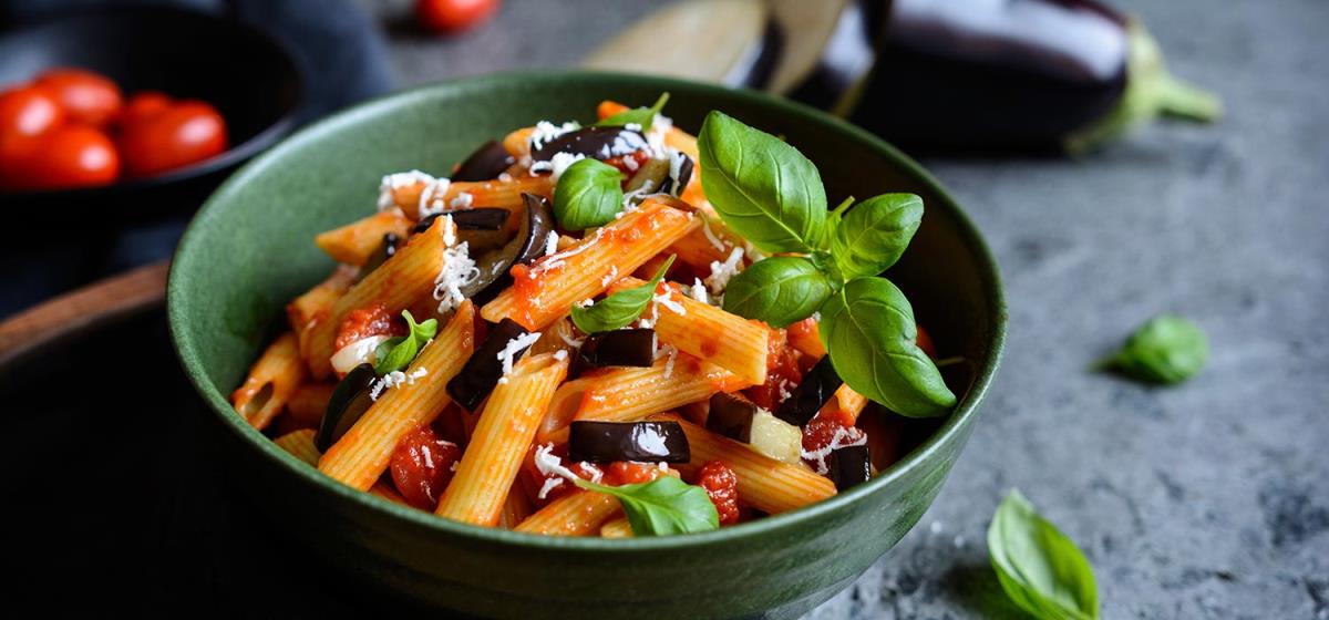 Pasta alla Norma con penne integrali biologiche