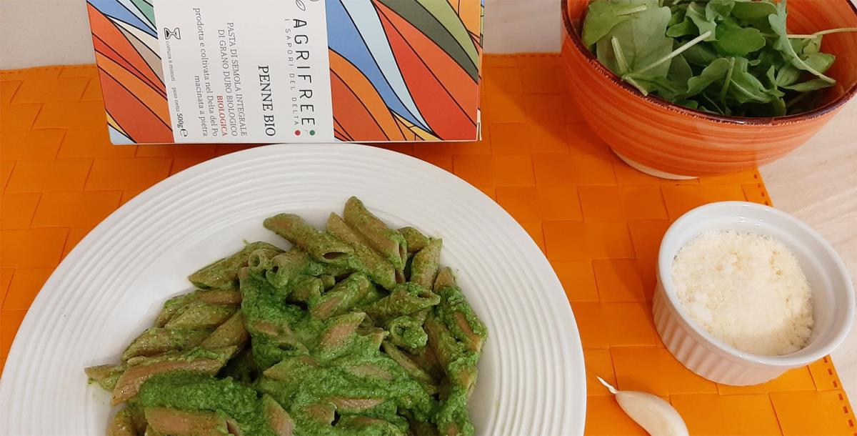 Penne integrali con pesto di rucola